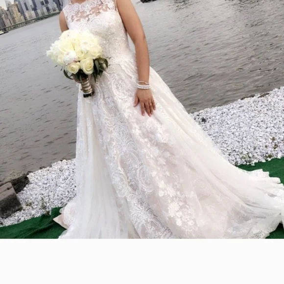 Oleg Cassini Cream Lace Wedding Dress-10 - Picture 4 of 9